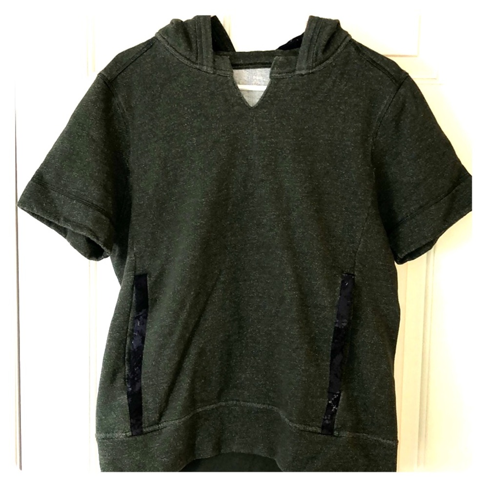 Short sleeve hoodie